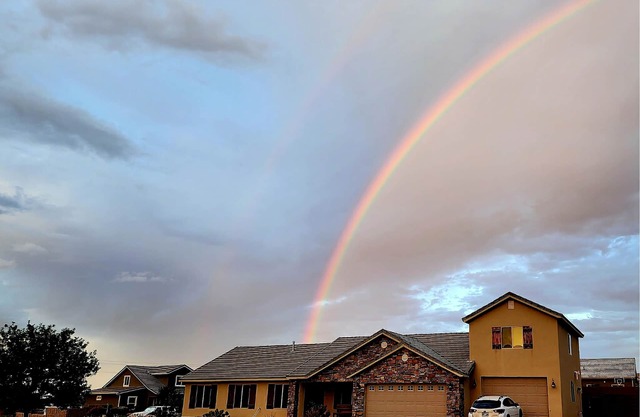 Zion Happy Retreat- Game Room, Sauna, & workspace! Pet Friendly!