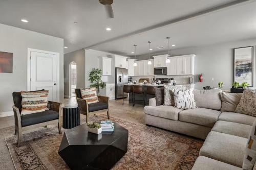 Zion Retreat - Private Pool, Game Room, Sleeps 22