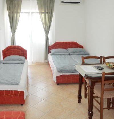 Zlatni Pijesak - Apartmani Čanj