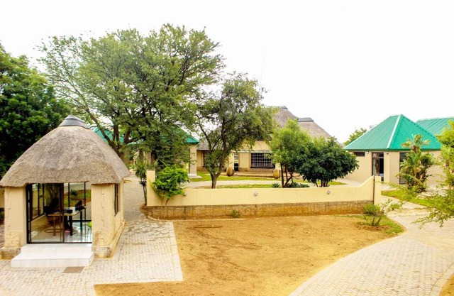 Zoe Bush Lodge