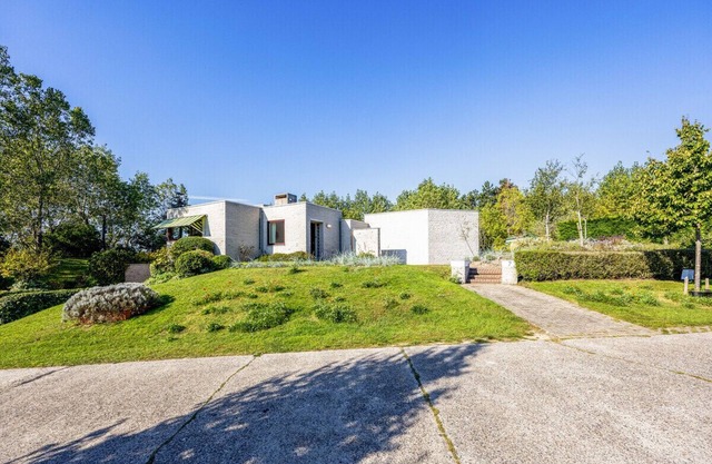 Zonnige Vakantiewoning in rustige omgeving met grote privétuin