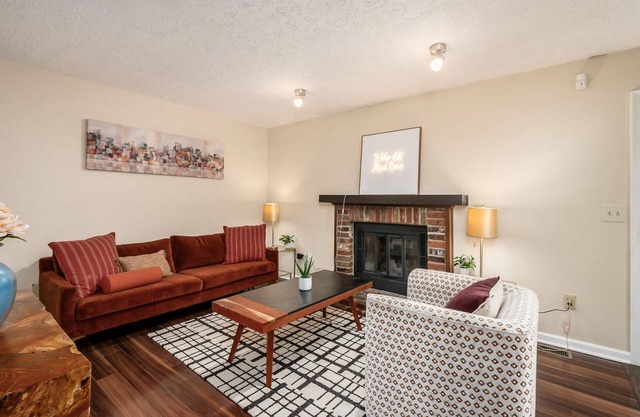 Zoo Getaway, 3BR Home w/ Yard Games & Comfort, Family Friendly