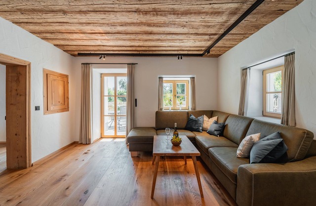Zuhäusl apartment with idyllic garden view