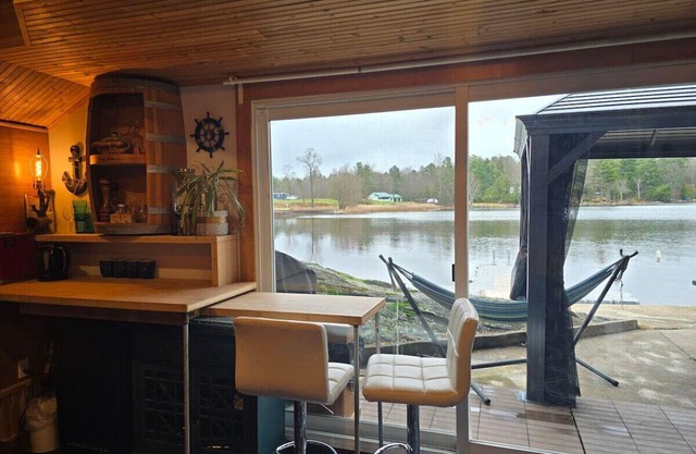Zuka Boathouse with Wood-Burning Hot Tub and Sauna