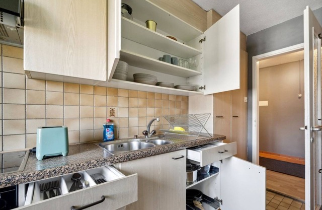 Zurich 2-Bedroom Apartment with Comforts