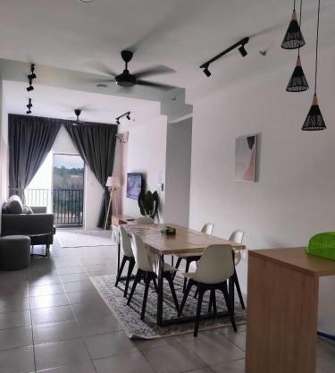Zurinn Homestay Cybersouth