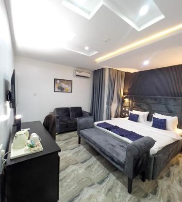 Zustel Hotel and Suites
