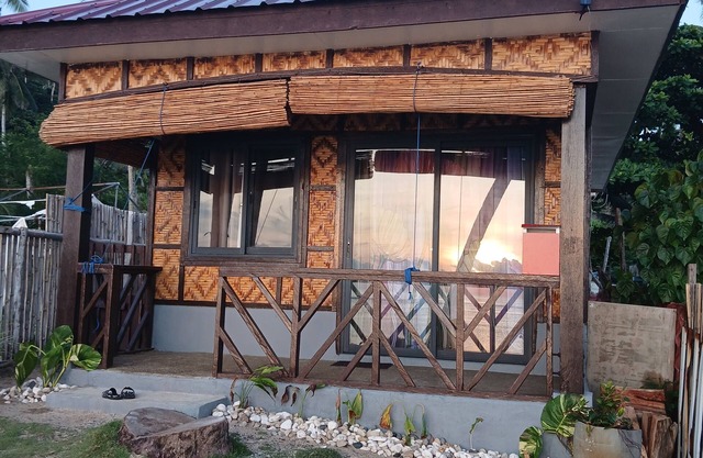 Zyrine Homestay - Seawall Side
