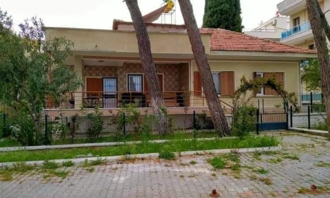 Camlık Mahallesi Apartamento | ÇAM AĞAÇLARININ İÇİNDE DENİZ MANZARALI VİLLA