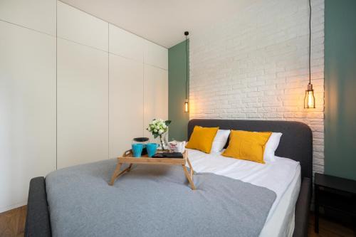 Lodz Apartamento | Łódź Cozy Apartment - 43m2, Parking, Terrace & Workspace - by Rentujemy