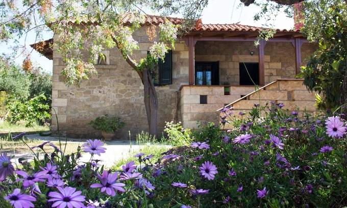 Lefktron Cabaña | Casa de campo tradicional situada en la tranquilidad del olivar.