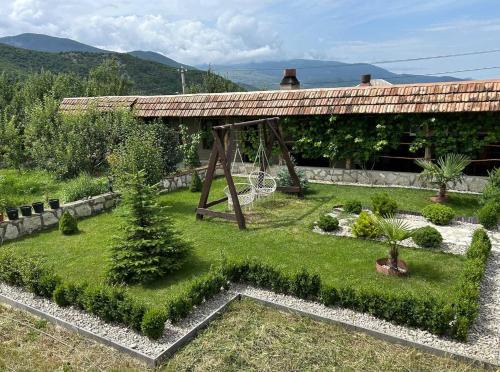 Kaputan Casa | Дом на лоне горы с удобствами и красивым видом на горы и сад