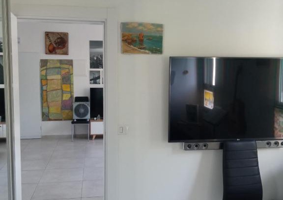 Migdal Apartamento | Квартира с высокими потолками.