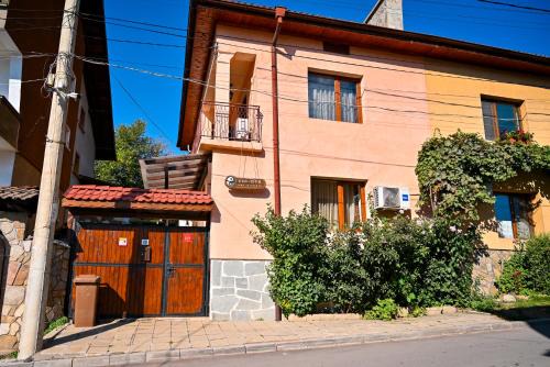 Dobrinishte Casa | Къща за гости ФЪН ШУЙ 88