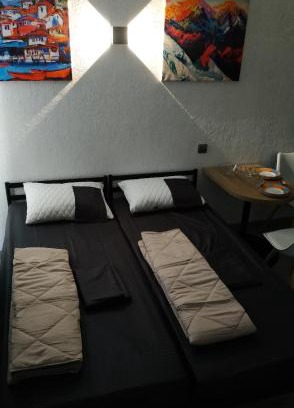 Holosiivskyj Apartamento | Нові апартаменти 2 поверх, поруч лікарня та парк Феофанія, МХП