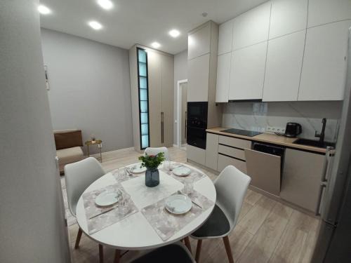 Almaty Apartamento | Современная 1 комнатная в центре для 3 гостей
