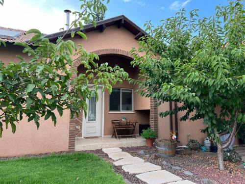 El-Rum Casa | בחצר של יאיר