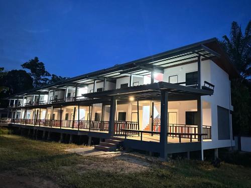 Ban Na Doem Cama Y Desayuno | บ้านร่มไทร Ban Romsai Nadoem Suratthani