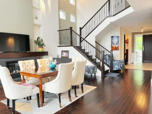 Burke Mountain Casa | 宽敞的私人套房&热水浴缸&近交通和自然小径