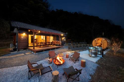 Kimitsu Casa | 星が降りそそぐVilla 都心から70分 にぎわいOK完全プライベート空間 吹抜けサウナ 最大8名 雨でもBBQ 天体観測 田園が広がるぽつんと宿