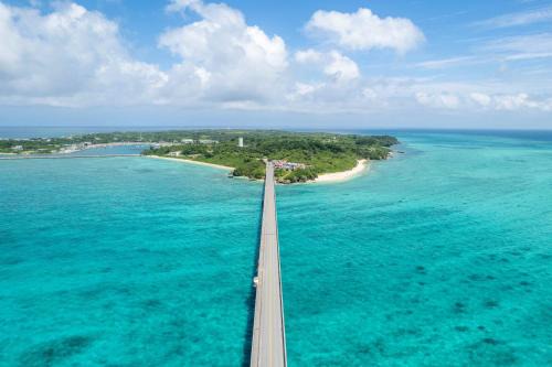 Miyakojima Casa | 「池間島の一棟貸切りの宿アロハナ」日本最大級のサンゴ礁群ヤビジに最も近い宿。夕陽,海まで徒歩3分