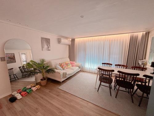 Bongcheon-dong Casa | 서울대입구역 근처 넓고 조용한 3룸 5베드 대가족 친구모임 추천