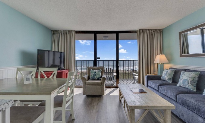 Wilmington Beach Condominio | 0306 Oceanfront Oasis by Atlantic Towers