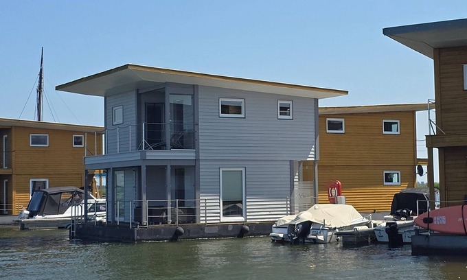 Kroeslin Casa | 05. floating houses (75 m²) SteelVoll with infrared sauna - Floating House