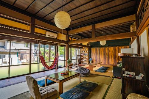 Eiheiji Casa | 1日1組限定 体験型古民家宿"ハレハレ" 超新鮮卵かけご飯付き-自給自足を営む若夫婦がセルフビルドした宿- 平飼い卵の収穫と五右衛門風呂沸かし体験付き