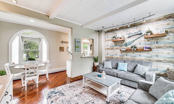 South Haven Condominio | 1/2 Mi to Beach & Lake Michigan: Condo w/ Pool!