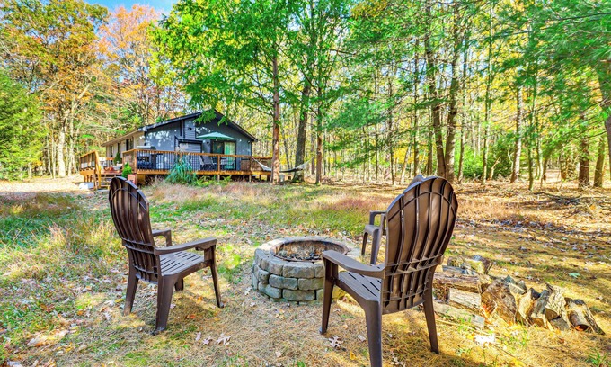 Jim Thorpe Cabina | 1/2 Mi to Bear Creek Lake: Gem w/ Fire Pit!