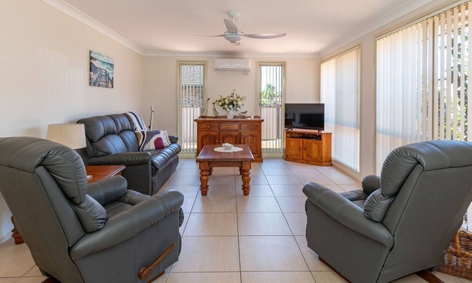 Tuncurry Villa | 1/4 Huntly Close Family Villa