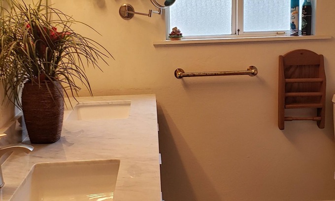 San Leandro Casa | 1 Bed 1 Bath Kitchen Wifi Self Check-in King bed