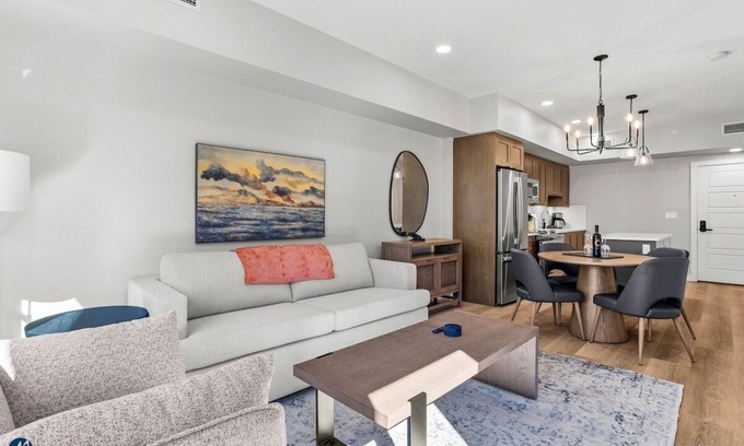 Dead Man's Flats Condominio | 1 Bed/1 Bath Sparrowhawk-Top Floor/Courtyard