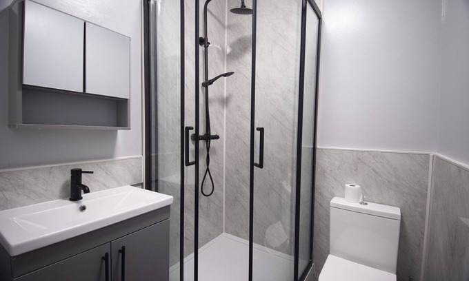 Inverness City Centre Apartamento | Apartamento-Estándar-Baño privado con ducha-Vista a la Calle