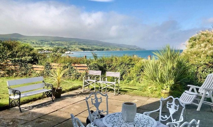 Ballygally Apartamento | 1 Bed Flat - Sleeps 5 - Parking - Garden - Pets