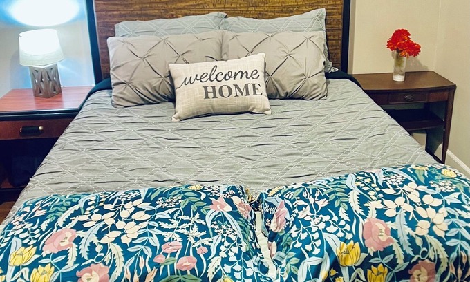 Northeast Neighbors Casa | 1 bedroom, electronic lock, cozy and clean!