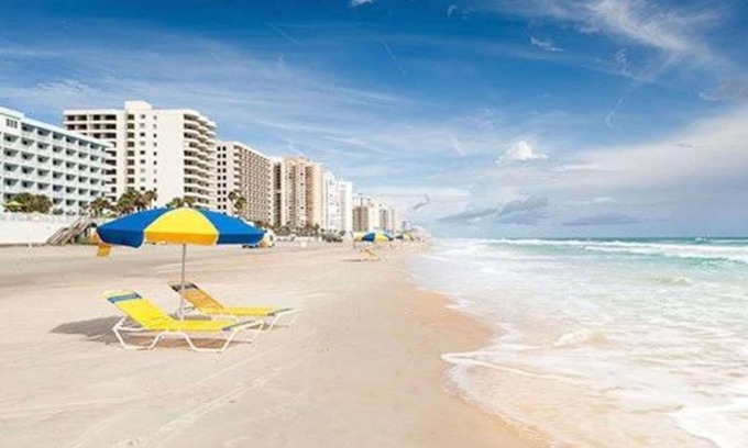 Daytona Beach Shores Complejo | 1 Bedroom Oceanfront w/ Kitchenette at Seabreeze on Daytona Beach!!