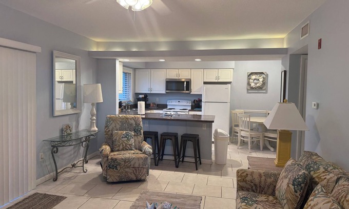 Cocoa Beach Condominio | 1-bedroom oceanfront condo with WiFi, AC in amazing Cocoa Beach