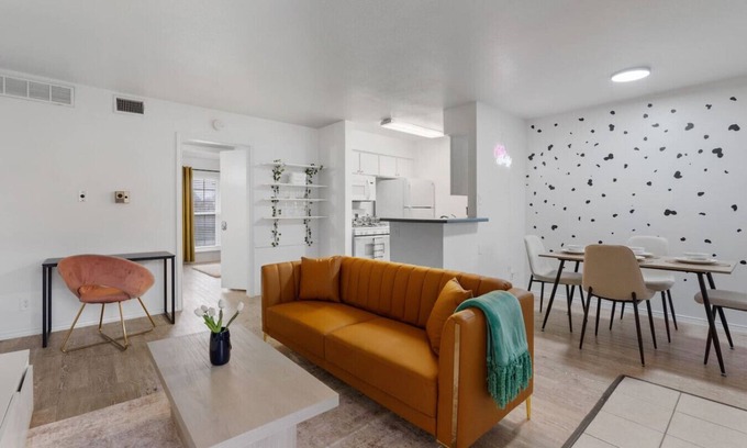 West Campus Apartamento | 1 Br Apt Next 2 Downtown - Cozy!