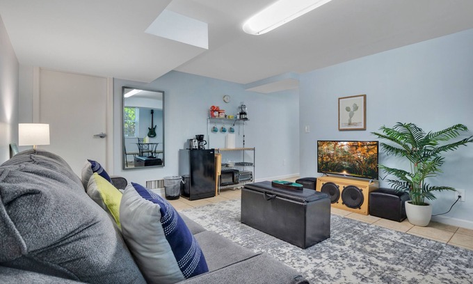 Tucker Apartamento | 1 BR Suite w/ Fenced Backyard + Parking!