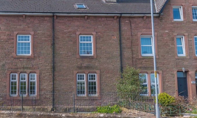 Calder Bridge Casa | 1 CLEATOR GATE, pet friendly, character holiday cottage in Cleator