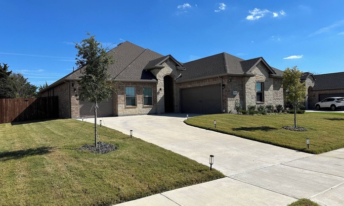 Midlothian Casa | 1 level New home available!