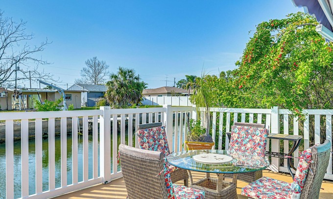 Hudson Beach Estates Apartamento | < 1 Mi to Beach: Hudson Apt w/ Fishing Dock Access