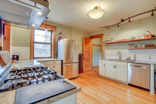 North End Apartamento | 1 Mi to Como Park WFH-Friendly Saint Paul Duplex!
