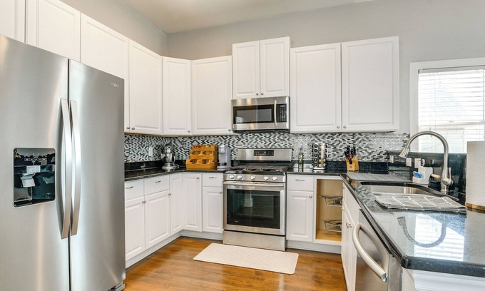 Downtown Cabaña | 1 Mi to Dtwn: Home w/ Backyard in Raleigh!