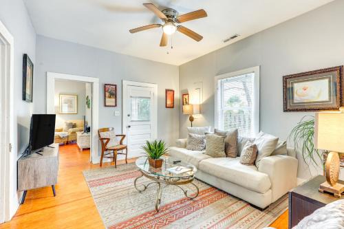 Wilmington Casa | 1 Mi to Dtwn Wilmington Quiet Cottage with Deck