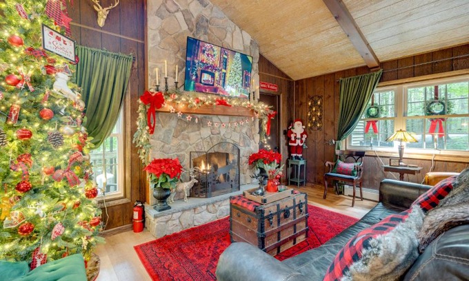 Gouldsboro Casa | 1 Mi to Gouldsboro State Park Cabin with Deck!