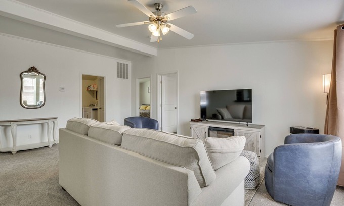 Portales Apartamento | 1 Mi to Main Street: Cozy Retreat in Portales