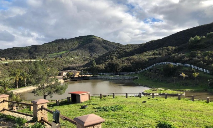 Temecula Apartamento | 10 Acres Ranch w/ Horses, Pond, and more!